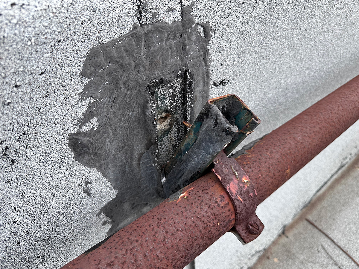 Broken-Bracket-1200W